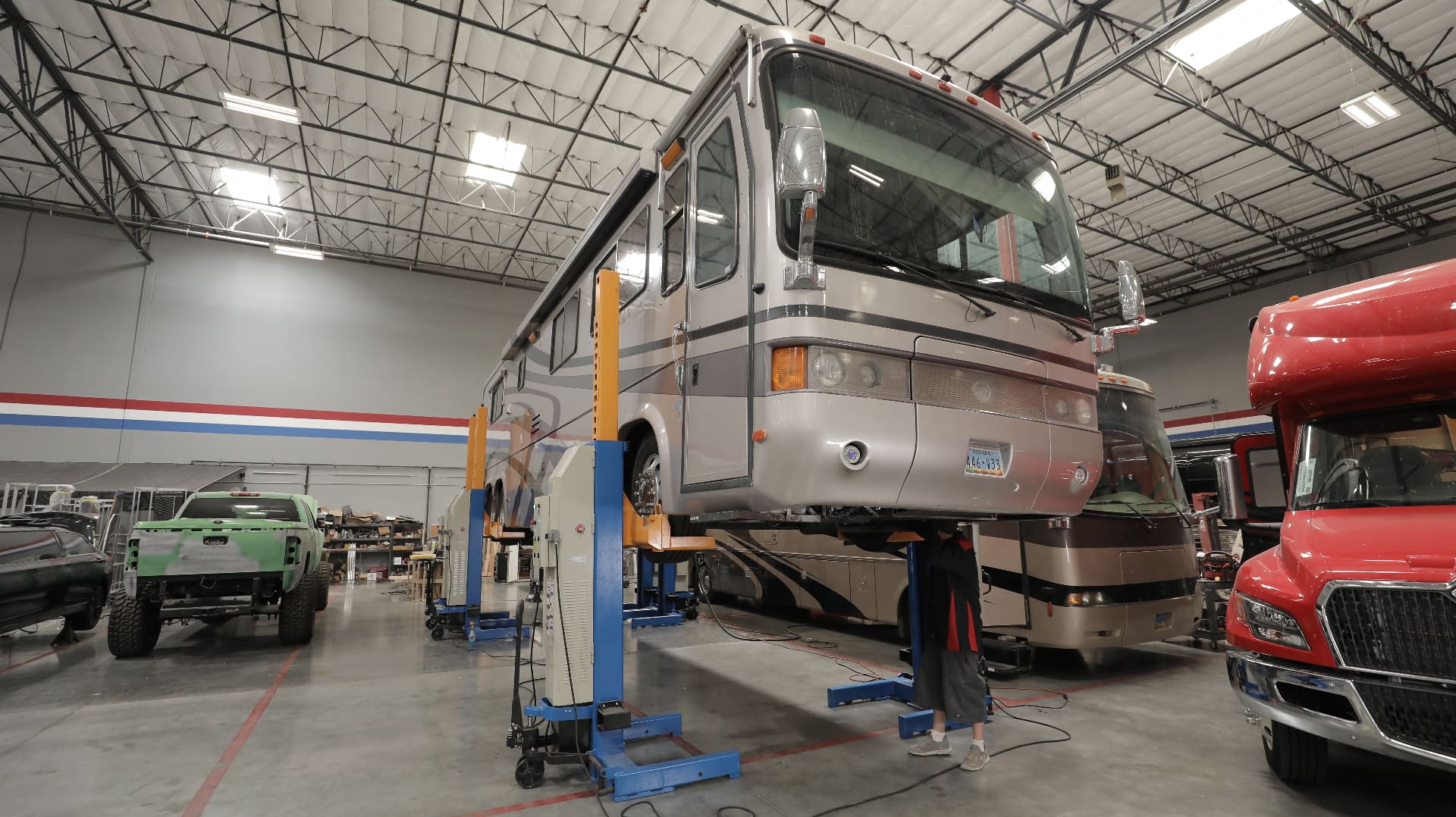 24/7 Motorcoach Service Center Facility